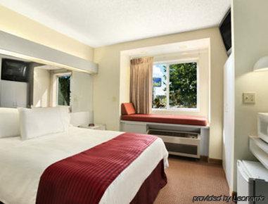 Quality Inn & Suites Watertown Fort Drum Calcium 객실 사진